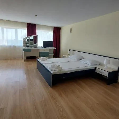 Отель Quartz Briz 3*
